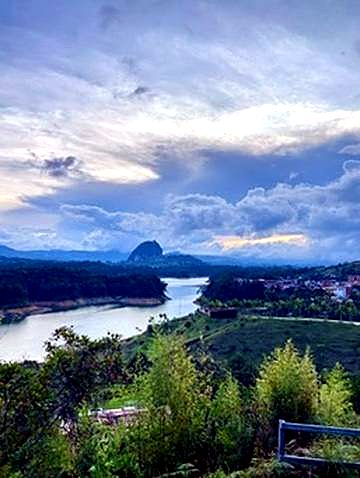 Reservoir and rock formation, Antioquia