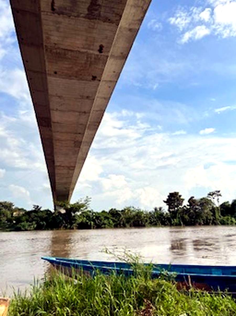 Bridge over a river in the Colombian interior